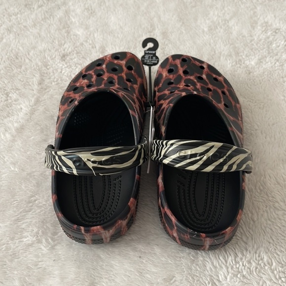 (NWT) Crocs Classic Unisex Animal Remix Clogs Black Multi Animal, Size: W7, M5 - Picture 8 of 17